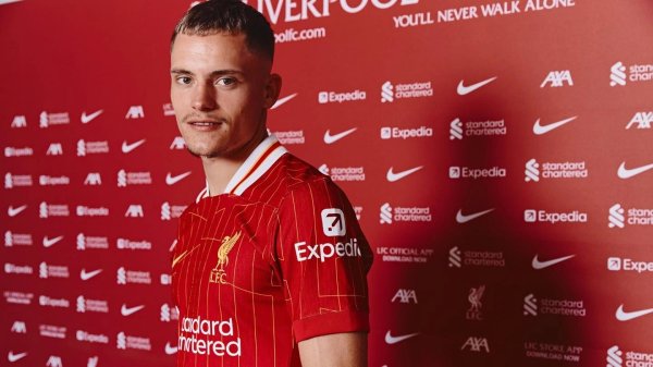 TA: Liverpool bay tới Hồng Kôn