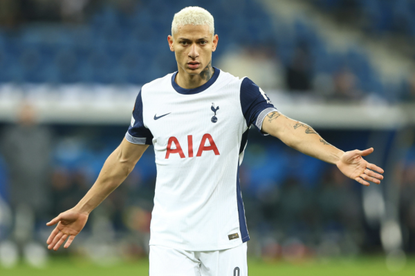 Sau khi Tottenham ra mắt trong