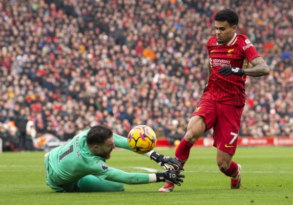 BBC: Sau khi Dias bị từ chối c